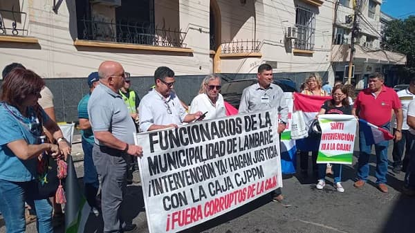 Jubilados exigen a Santiago Peña la intervención de la Caja Municipal