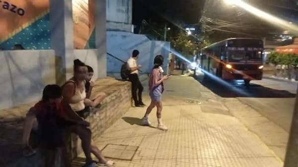 Línea 133 en crisis: usuarios denuncian pésimo servicio, escasez y buses deteriorados