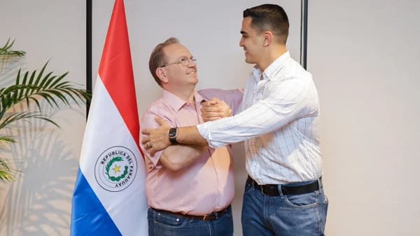 Luis Bernal retira candidatura y respalda a Camilo Pérez