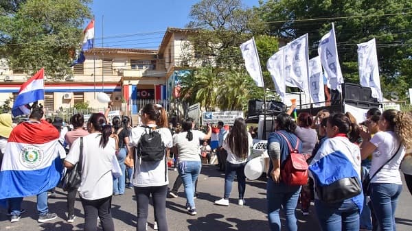 Enfermeros anuncian “marea blanca” contra tercerizaciones