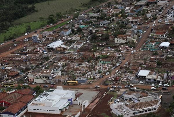 Tornado en Paraná deja seis muertos y más de 430 heridos