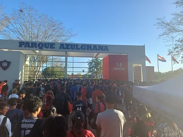 Médicos salvan a joven con paro cardíaco en pruebas de Cerro Porteño