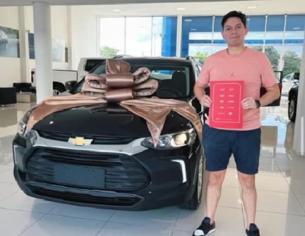 Millonarios ingresos de ujier investigado en mafia de pagarés