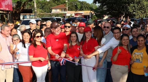 CDE: Vaesken se exhibe con Zacarías en acto de Itaipú