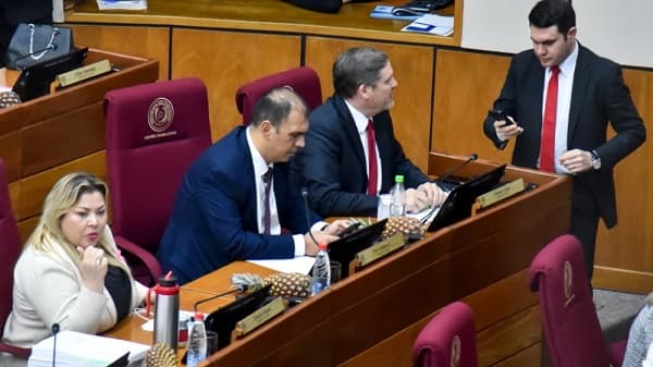 Senadoras exigen a Bachi Núñez investigar denuncia contra Zenaida Delgado