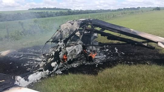 Hallan avioneta incendiada en una estancia de Santa Rita
