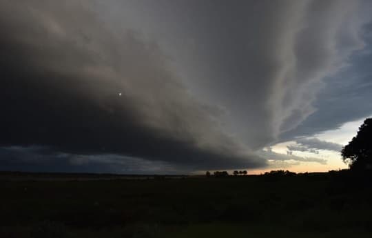 Lluvias y tormentas continuarán este martes en varias zonas del país