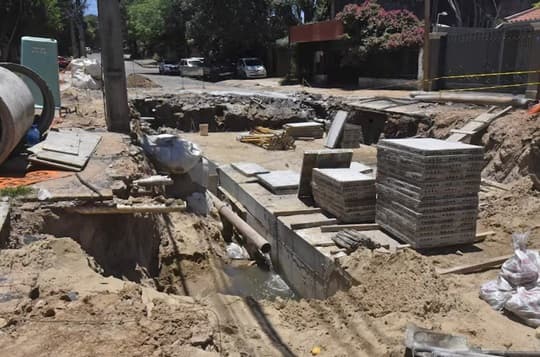 Obra prometida por Nenecho sigue prácticamente paralizada y genera caos