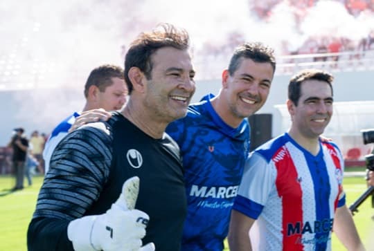 Peña inauguró un estadio que no está habilitado para partidos oficiales en Coronel Oviedo