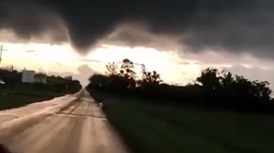 Meteorología confirma tornado F1 con vientos superiores a 100 km/h que causó destrozos en Santa Rosa del Monday