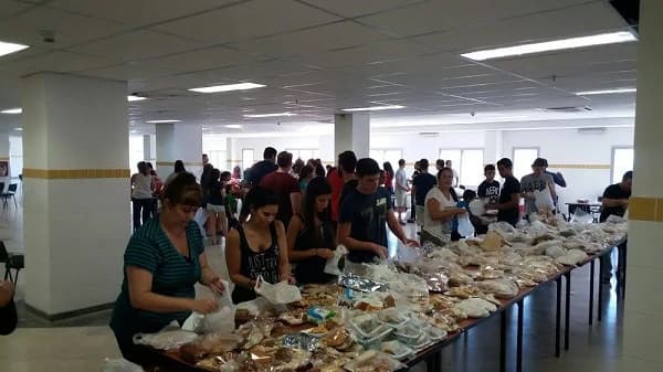 Voluntarios repartirán comida a 40.000 personas vulnerables