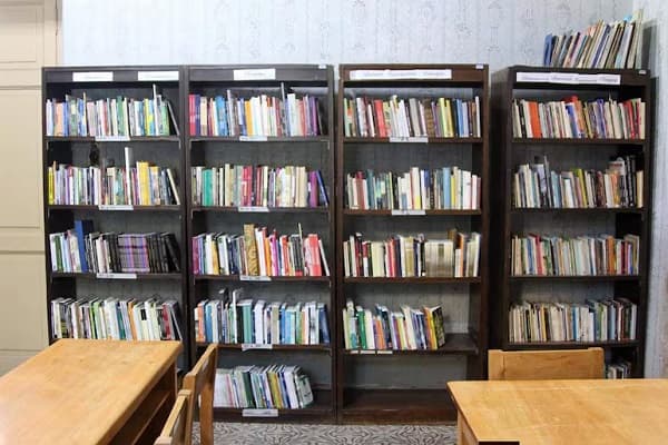 Casa Roa Bastos suma biblioteca pública de autores nacionales