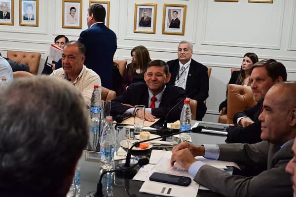 Postergan interpelación a Francisco Ruiz Díaz y aumentan rumores de reemplazo