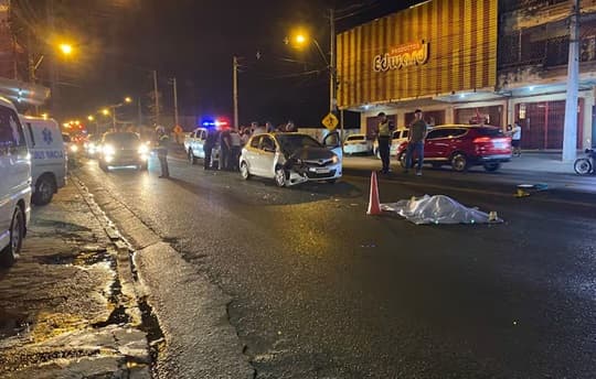 Adulto mayor pierde la vida al intentar cruzar la avenida Defensores del Chaco