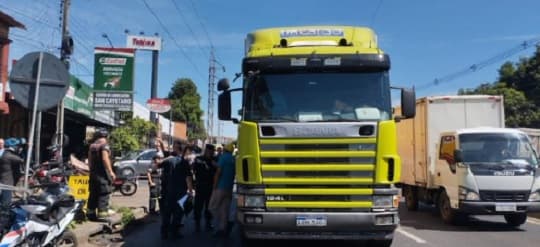 Villa Elisa: tras una discusión, un hombre cruzó la ruta sin mirar y fue arrollado por una Scania