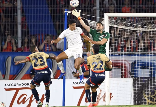 Cerro Porteño y Libertad repartieron puntos en un duelo intenso en Barrio Obrero