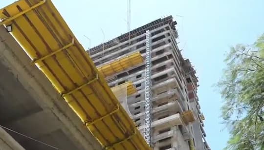 Obrero muere tras caer de un edificio en construcción en Villa Morra