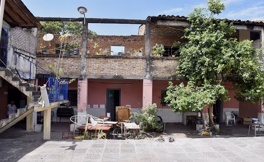 Con riesgo de derrumbe y a un mes de iniciar las clases, obras no arrancan en escuela de Asunción