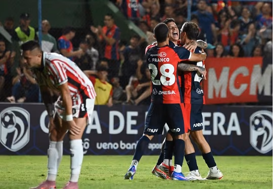 Cerro Porteño consiguió su primer triunfo ante un San Lorenzo que no se rindió