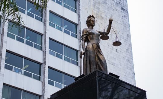 Un joven consigue quitarse legalmente el apellido de su padre tras años de abandono