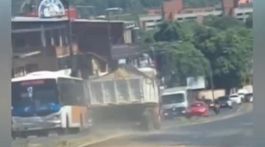 Maniobra clave evitó choques múltiples en Acceso Sur