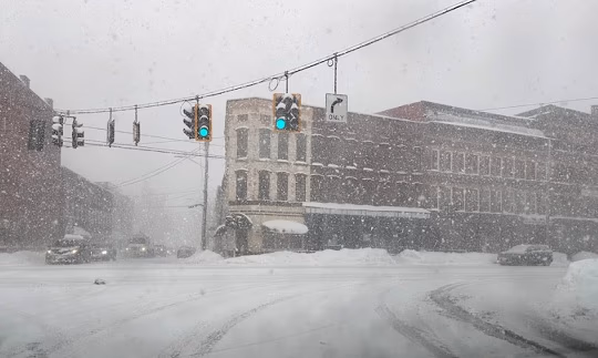 Nueva York activa la emergencia estatal ante una intensa tormenta de nieve y frío extremo