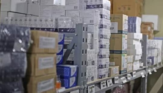 Deuda de USD 814 millones del Estado a farmacéuticas podría dejar sin medicamentos a hospitales