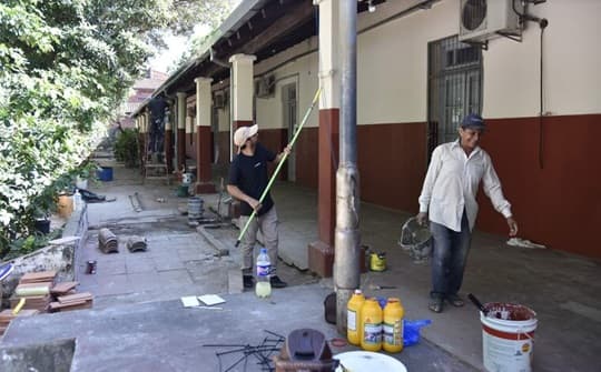 Escuelas Abiertas arranca el verano, pero con aulas rotas y soluciones a medias