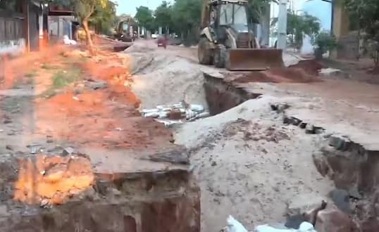 Entre agua servida, escombros y calles dañadas: así viven vecinos de San Pablo por una obra parada