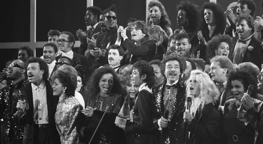 “We Are the World”, la noche que el pop cantó por una causa