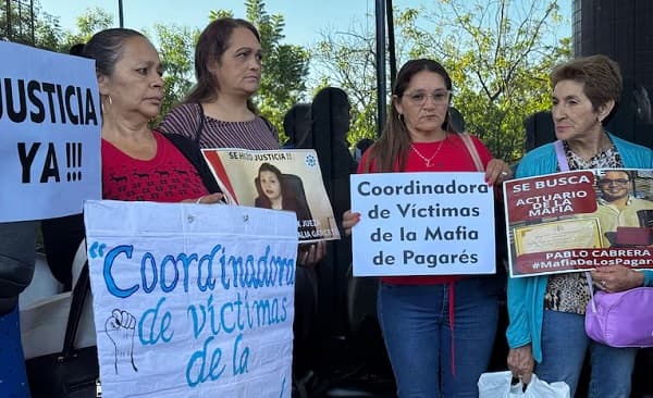 Congreso prioriza al ministro Valdovinos y aplaza caso pagarés