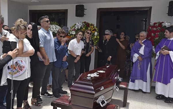 El pueblo despide al maestro Yambay con mucha música