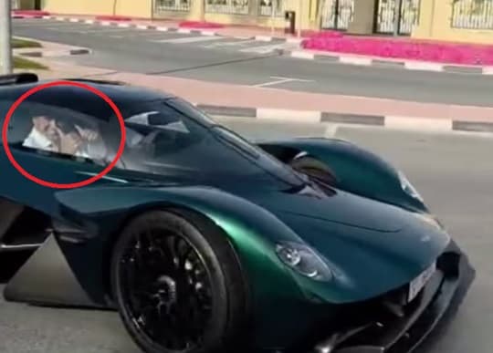 Mientras el país se moviliza por la Caja Fiscal, Peña se pasea en autos lujosos en Dubái