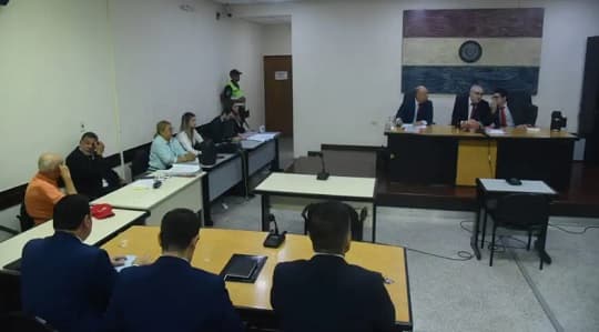 Condenan a ex policías stronistas por torturas en dictadura