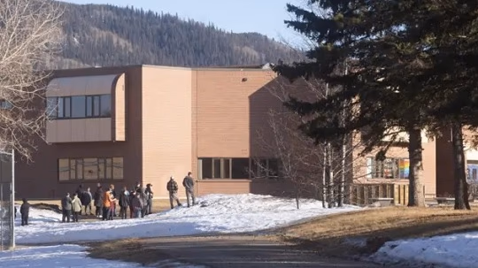 Tiroteo en escuela de Canadá deja nueve muertos