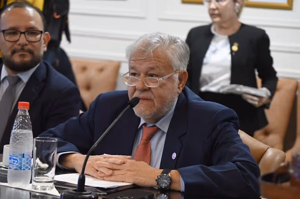 IPS: G. 10.000 millones al año en cargos de confianza que quedan fijos