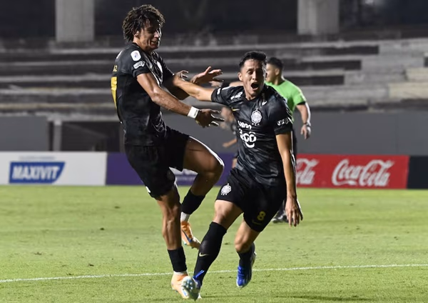 Triunfazo de Olimpia: agónico 2-1 para ser único líder