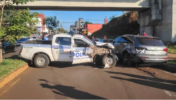 Desmayo de agente de PMT causa choque en cadena