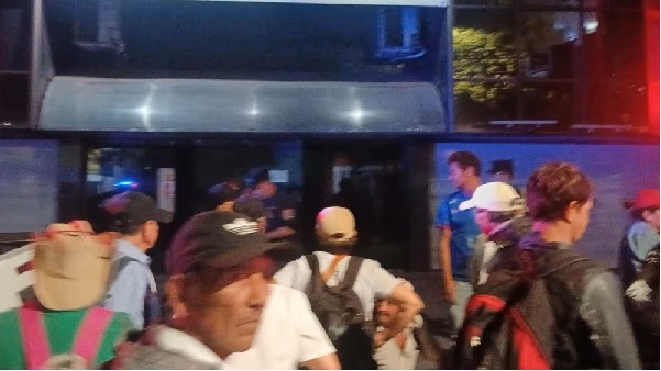 Adultos mayores protestan sobre Mariscal López