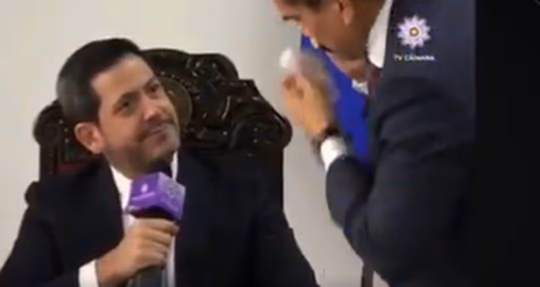 ¿Se puso nervioso? Baruja se retiró de reunión por sangrado nasal