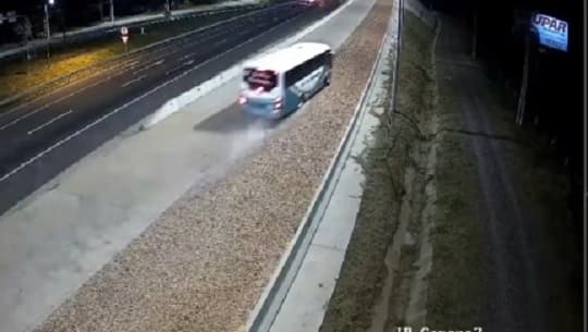 Bus con 30 pasajeros usa rampa de emergencia en Caacupé