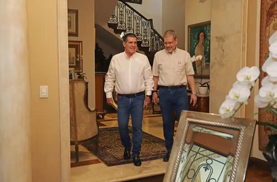 Barrios revela que Cartes no cumple reposo y hace oficina