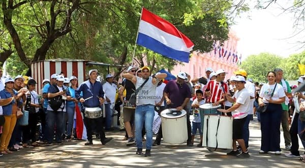 Docentes anuncian movilización nacional contra reforma de la Caja Fiscal
