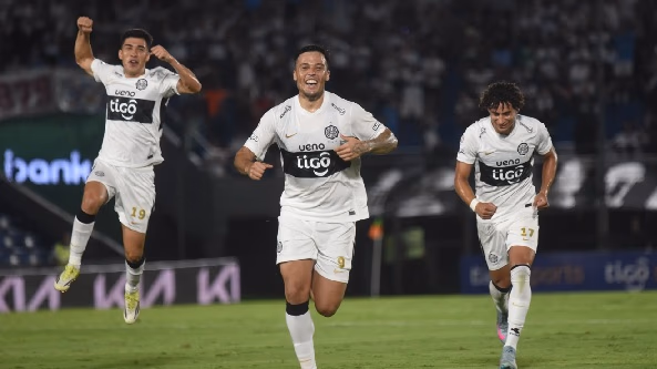 Olimpia golea y se afianza en la cima del Apertura
