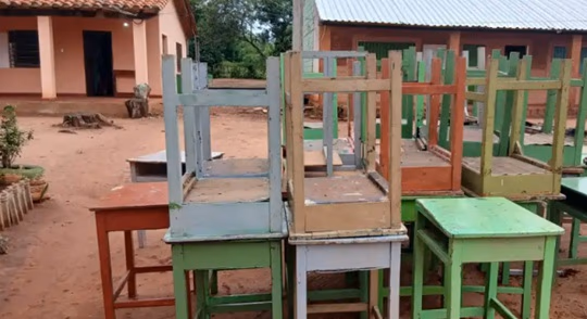 Concepción: Directora reporta mesas en mal estado del MEC