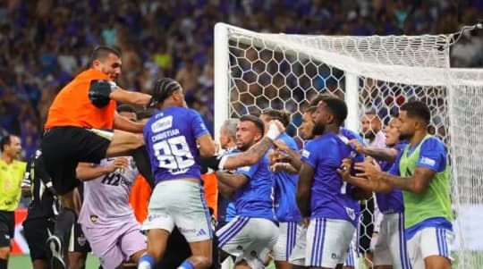 Batalla campal en la final del fútbol brasileño