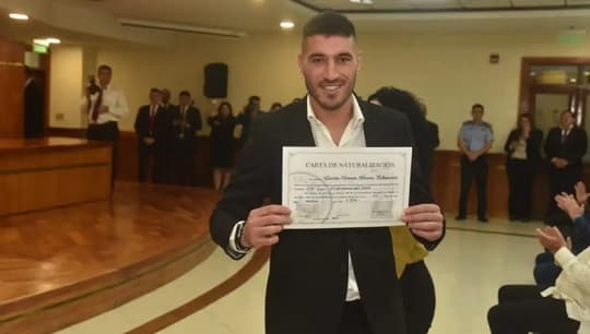 Gastón Olveira obtiene la nacionalidad paraguaya