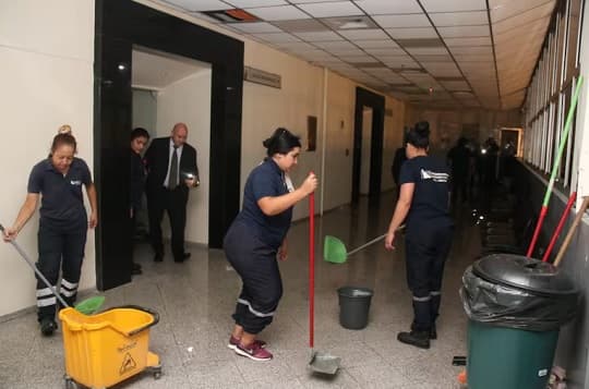 Lluvia provoca caída de techo en el Palacio de Justicia