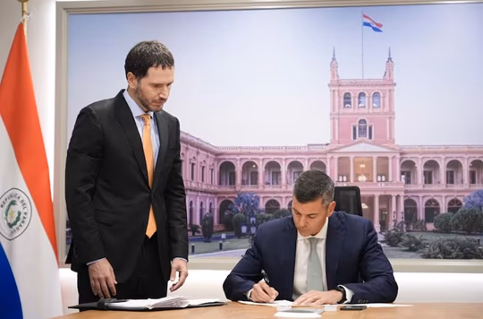 Peña promulga ley de reforma de la Caja Fiscal