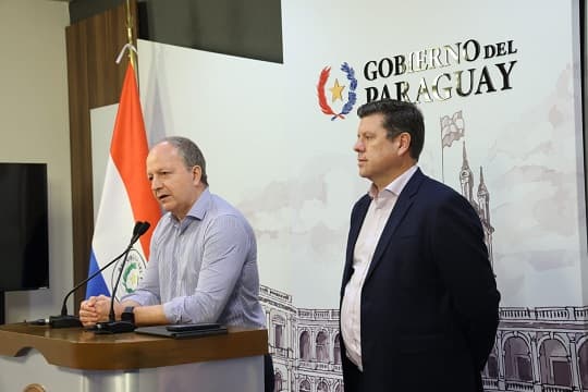 Fernández Valdovinos descarta renuncia y habla de “economía de guerra”